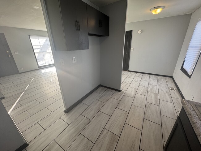 Photo - 905 Southmoor-