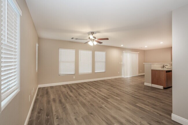 Photo - 124 Icy River Ave