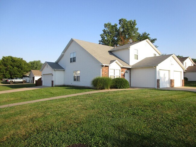 Building Photo - 5013-5015 Carrie Ridge Dr. Unit 5015 Carrie Ridge Dr. Rental