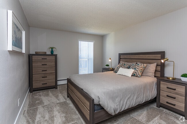 1BR, 1BA - 617SF