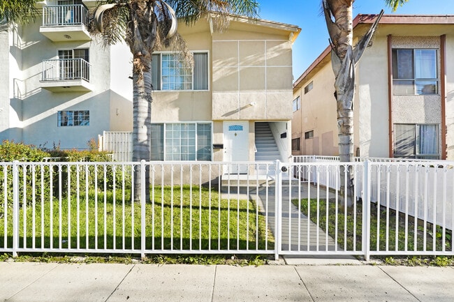 Building Photo - 12058 Culver Blvd Unit 12058