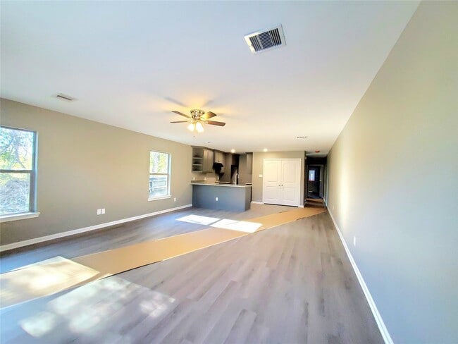 Photo - 2203 N Winfree St