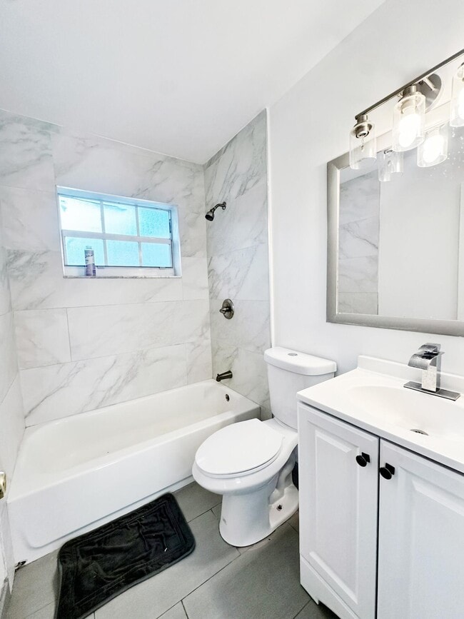 Photo - 207 Huron Pl