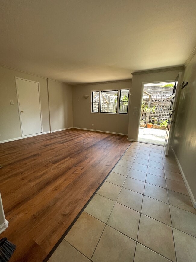 living room - 11 Valencia Ave