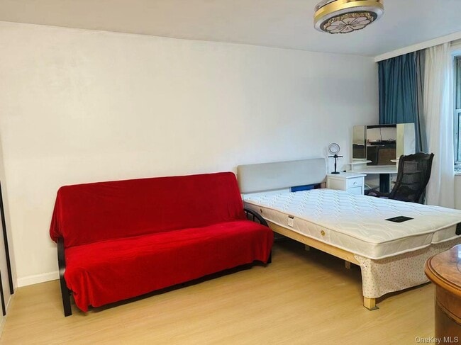 Photo - 64-74-74 Saunders St Unit 2D