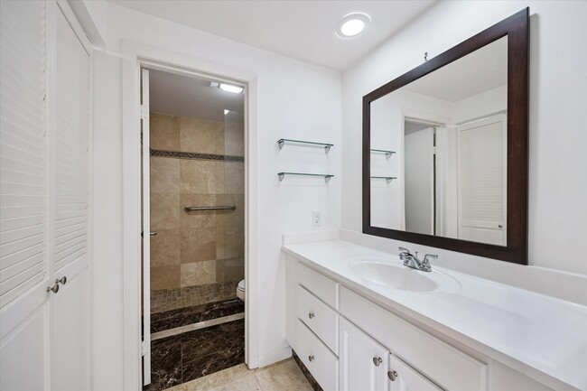 Photo - 49 Briar Hollow Ln Unidad 101