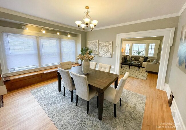 Photo - 1002 Washtenaw Ave