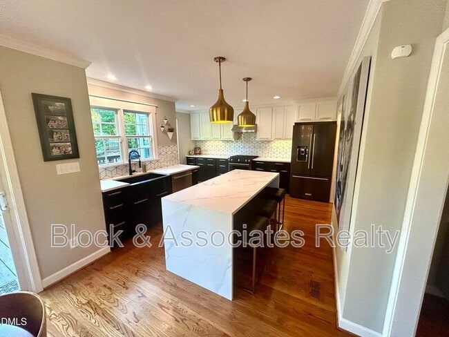 Photo - 540 Cayman Ave