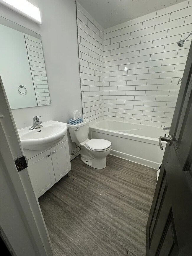 Photo - Recently Renovated 1 Bedroom 1 Bathroom Ap... Unit 2