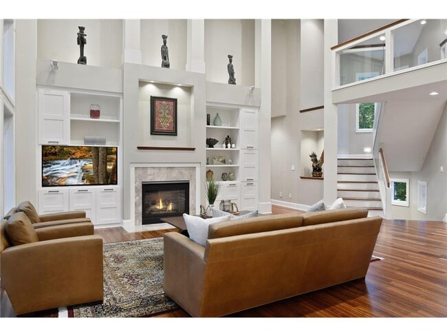 Photo - 4390 Trillium Ln W