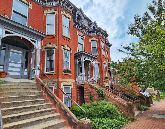 Photo - 70 Temple St