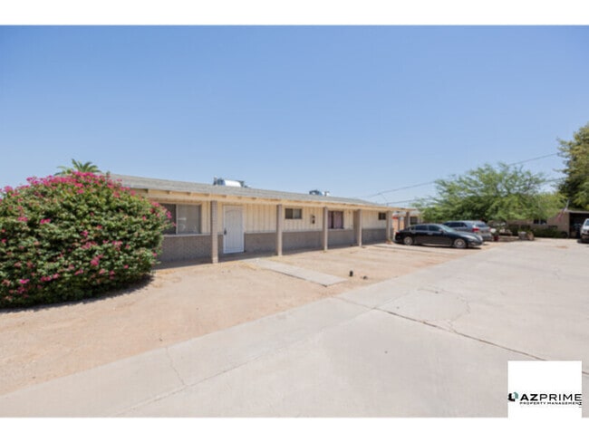 Building Photo - Discover your Desert Dream in this Stunnin... Rental
