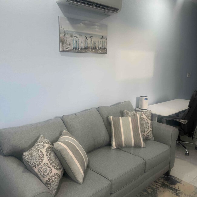 Photo - 307 E Gonzalez St