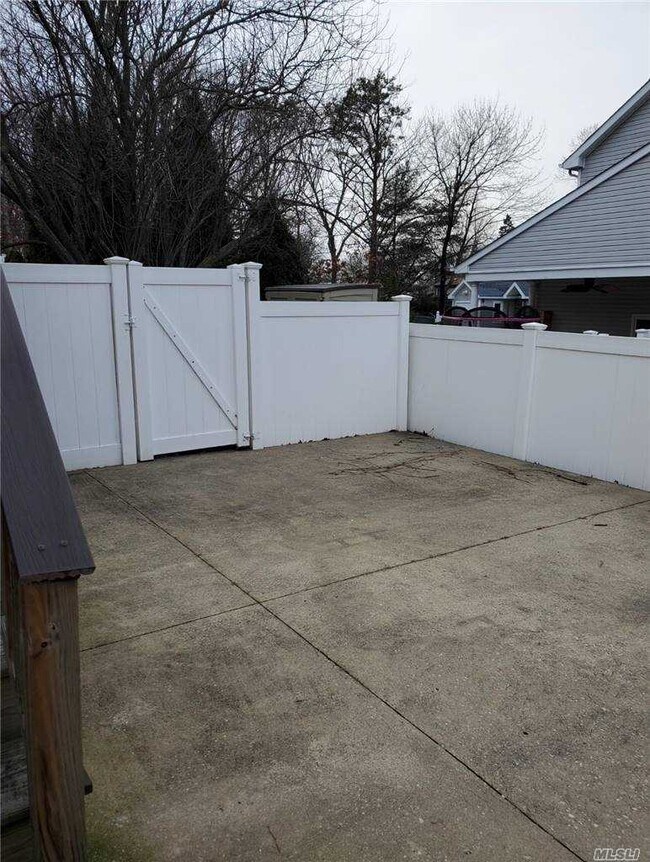 Photo - 20 Fairwood Ln