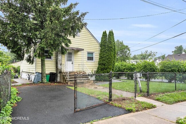 Building Photo - 203 Orchard St Rental