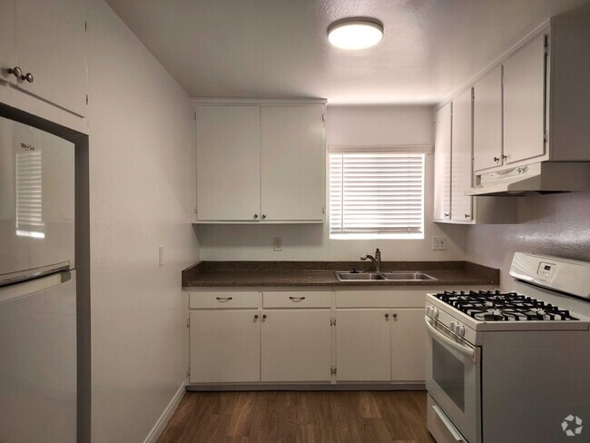 Building Photo - Santee -  2 Bedroom House w/Garage and Lar...