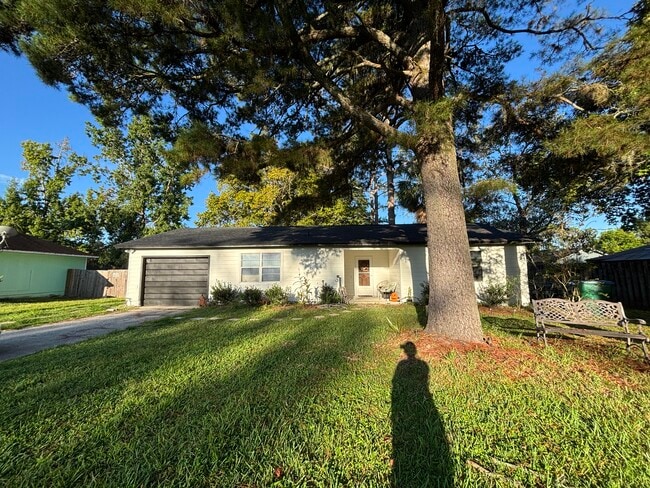 Building Photo - 11070 NW 60th Dr