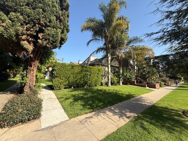 Building Photo - 911 14th St Unit house