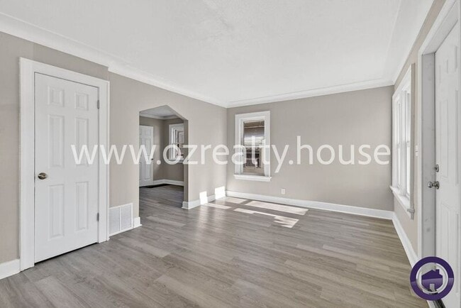 Photo - 1840 Marne Ave