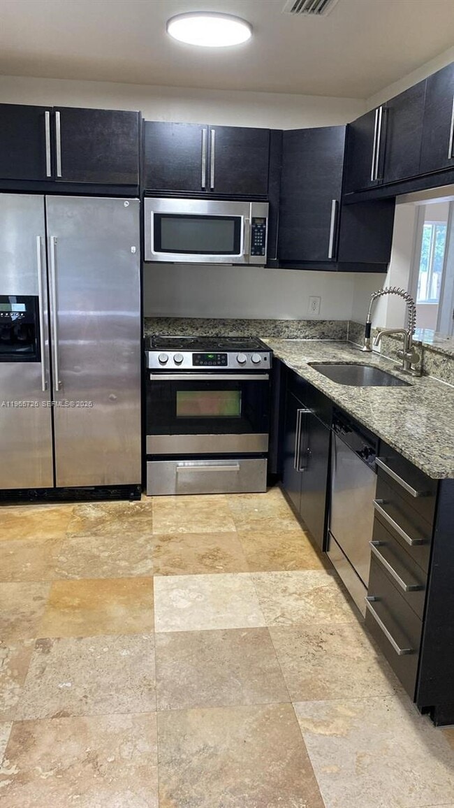 Photo - 713 SW 10th St