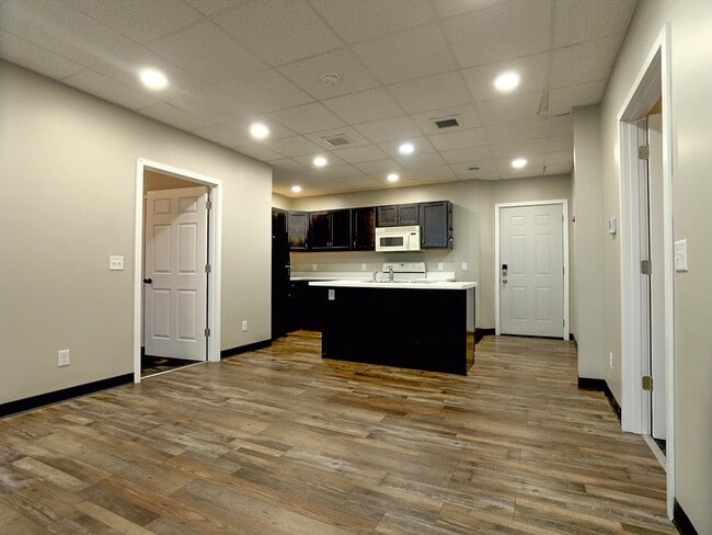 Building Photo - 101 N Mill St Unit B