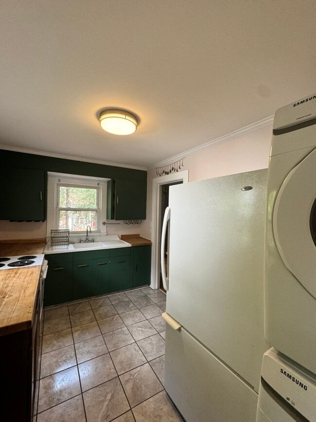 Photo - 262 Monfredo St