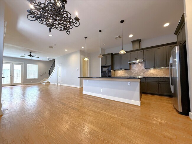 Photo - 5237 Center St