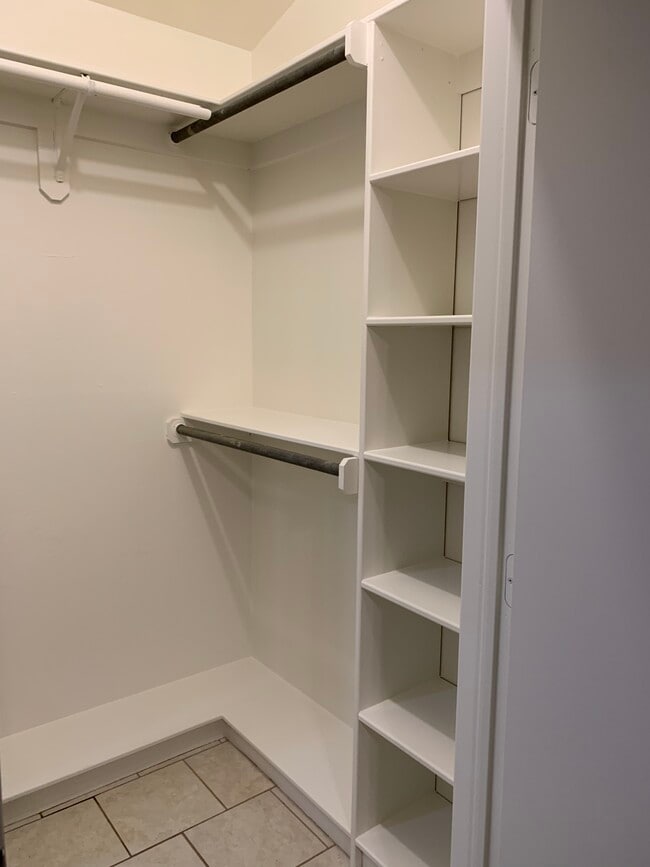 Walk in cliset - 515 Pecan Grove Rd