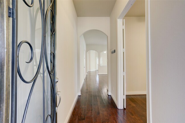 Photo - 606 Sabinal St