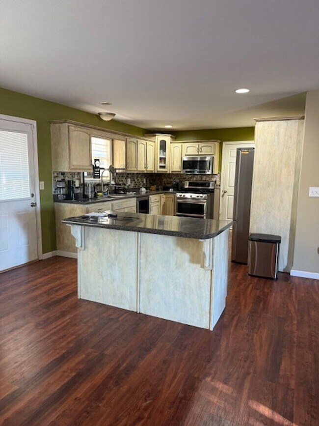 Photo - Avaliable March 1st 2025!