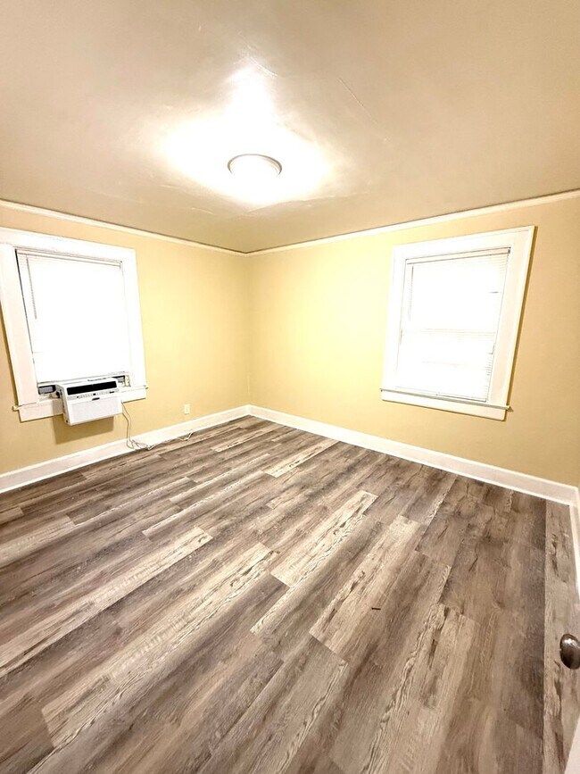 Photo - ** 2 bed 1 bath located in Morningview ** Call 334-366-9198 to schedule a self showing