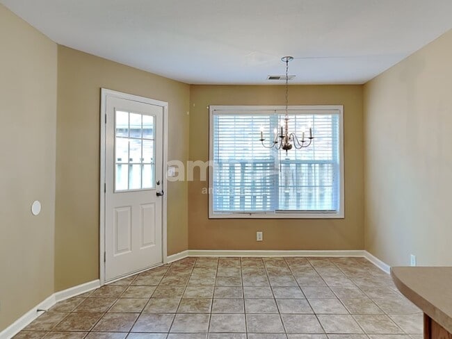 Photo - 1004 Hendricks Ct