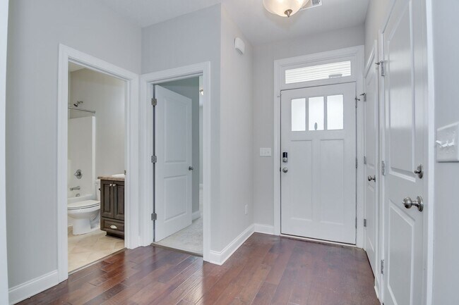 Photo - 3 Bedroom 2 Bath in Canterbury Farms