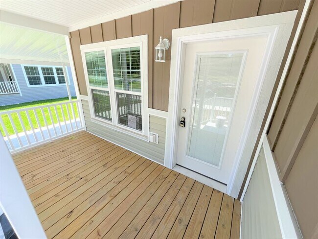 Photo - 5610 Woodford St