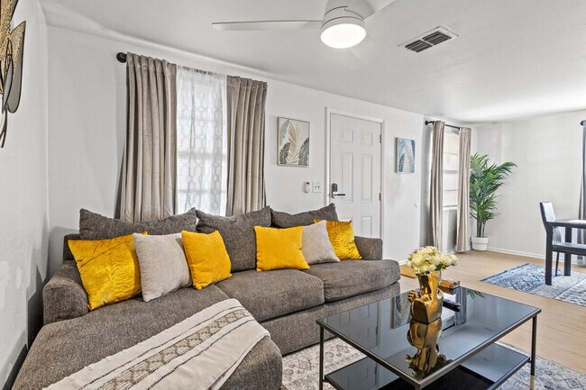 Photo - 3906 E Powhatan Ave Unidad ID1343015P