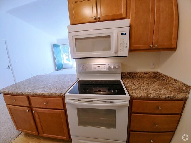 Cocina 2HAB, 2BA - Ashberry Village Apartments