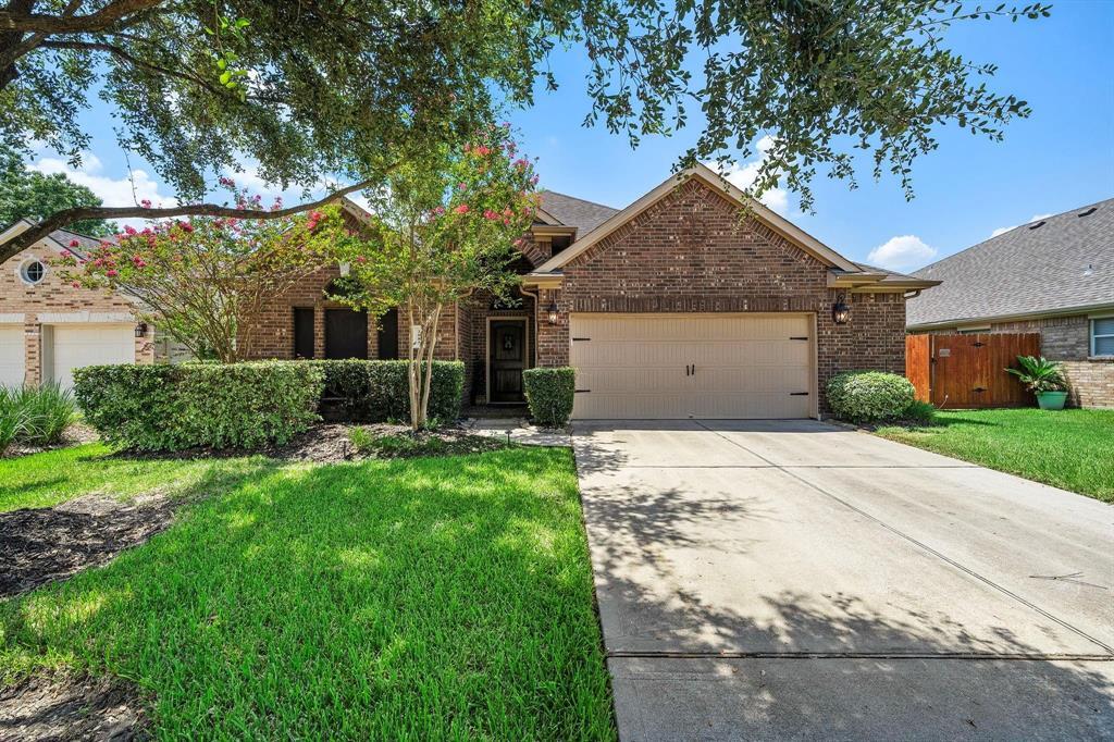 2085 Falling Forest Ln House House Rental in Kemah, TX