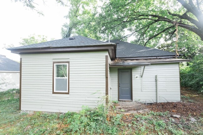 Photo - 208 W Cherry St