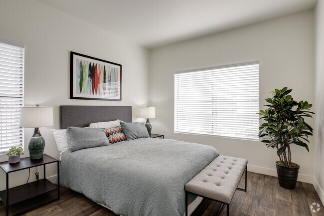 2BR, 2BA - 961SF