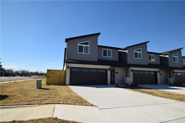 Photo - 401 Azurite Rd