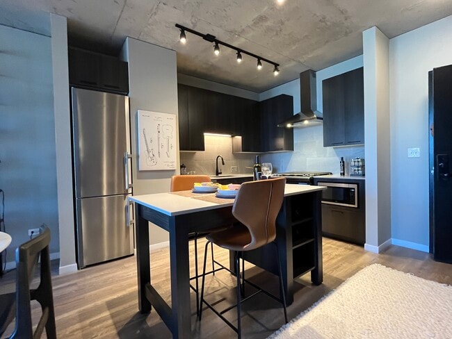 Photo - 1020 W Madison St Unit 916