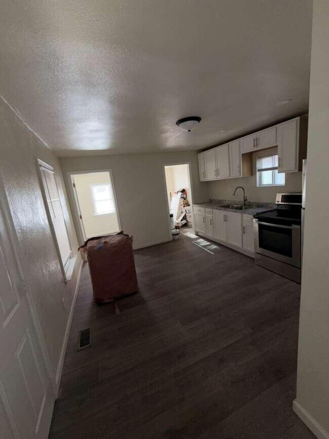 Photo - 653 W Bruce St