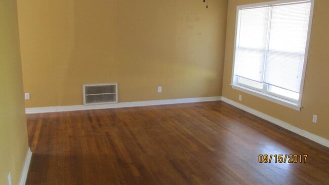 Photo - 2 bedroom/1 bathroom - Centrally Located i...