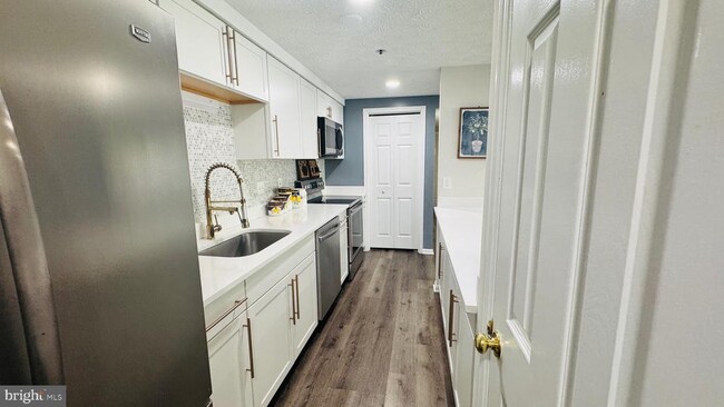 Building Photo - 601 Himes Ave Unit II104