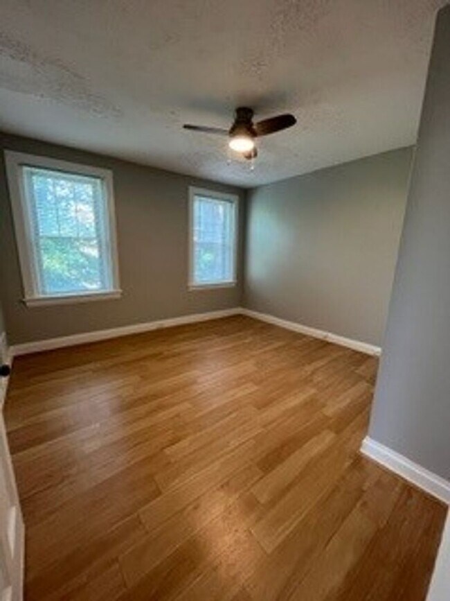 Photo - 2560 Woodburn Ave Unit 8