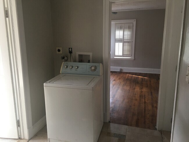Includes a washing machine. - 728 Pearce Street Southwest