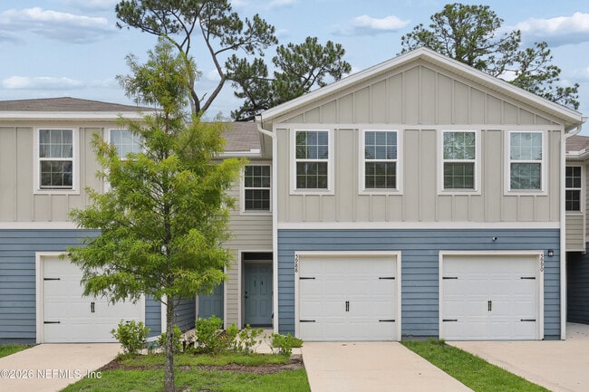 Building Photo - 5988 Creekside Crossing Dr
