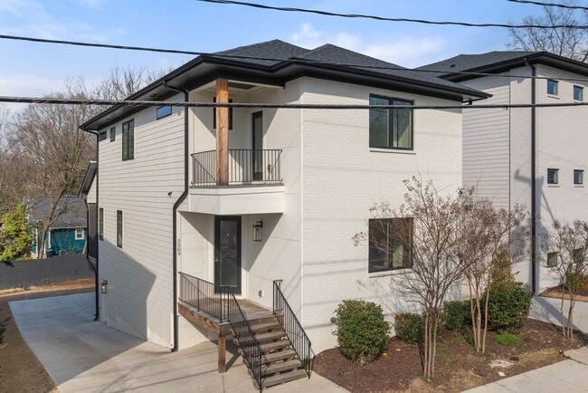 Building Photo - Modern 4-bedroom, 3 bathroom in the heart ...