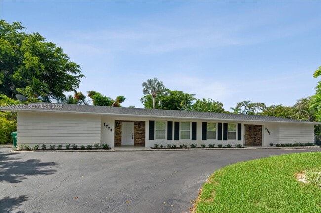 7770 SW 106th Ter