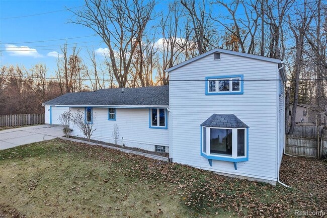 Photo - 8165 Leonard Dr